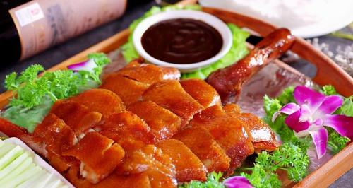 烤鸭多少钱一只正常（街头随处可见的烤鸭）