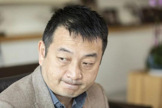 苹果换后置镜头多少钱（梁建章建议三孩房价五折）
