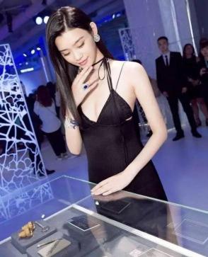 可豐滿內(nèi)衣多少錢（奚夢瑤真大膽）