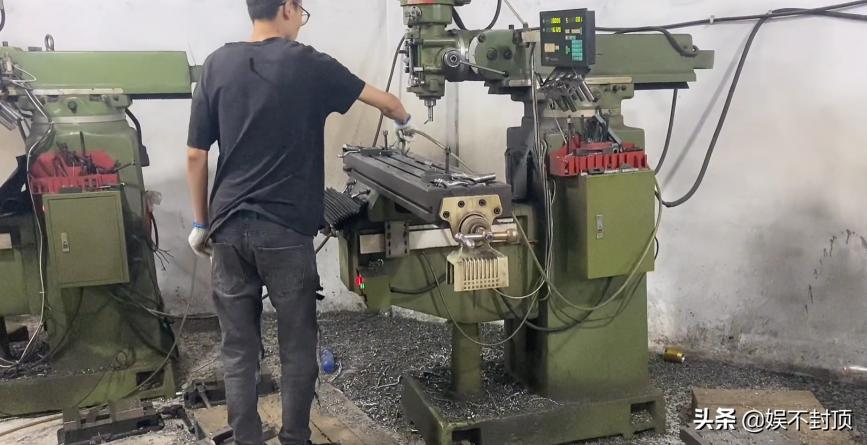 手工编椅子一天多少钱（工厂模具师傅的工资有8000多）