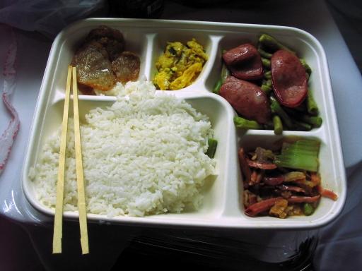 火车泡面多少钱一桶（高铁60块一份的盒饭难吃又贵）