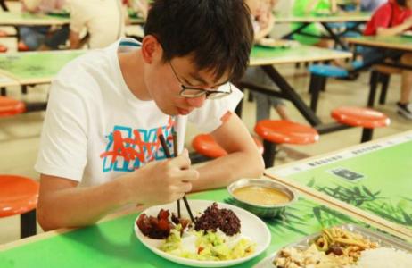 一般大学一个月多少钱（大学食堂两素一汤6）