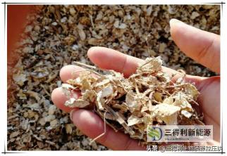 花生壳多少钱一吨（河南南阳利用花生壳加工生物质压块燃料）