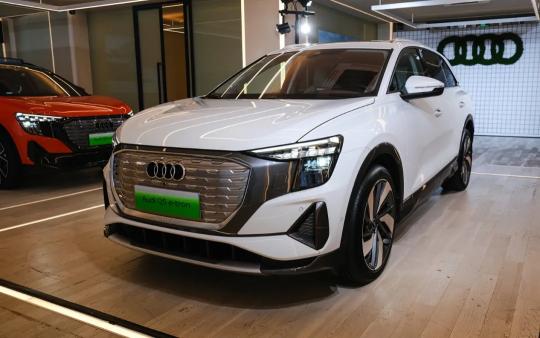 奥迪q5尾灯多少钱（四驱）