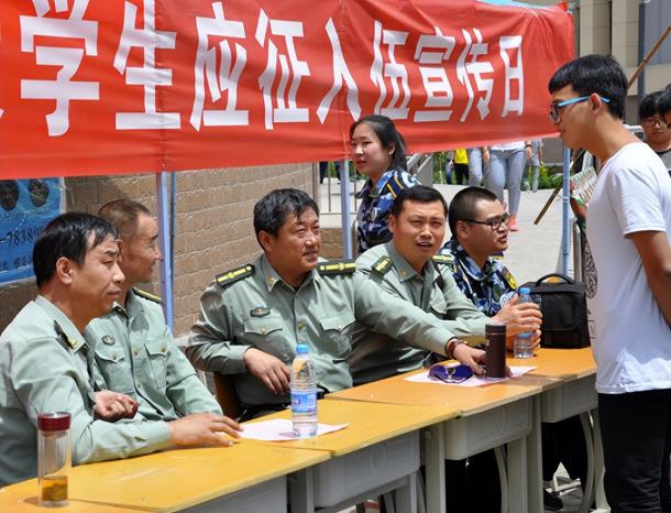 当5年兵退伍能拿多少钱（大学生应征退伍后）