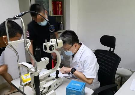 换眼睛需要多少钱（数月内换了两三副眼镜）
