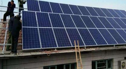 太阳能发电多少钱一平方（农民贷款8万搞光伏发电）