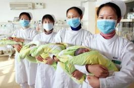 做4维彩超多少钱（幸运孕妇生下4胞胎）