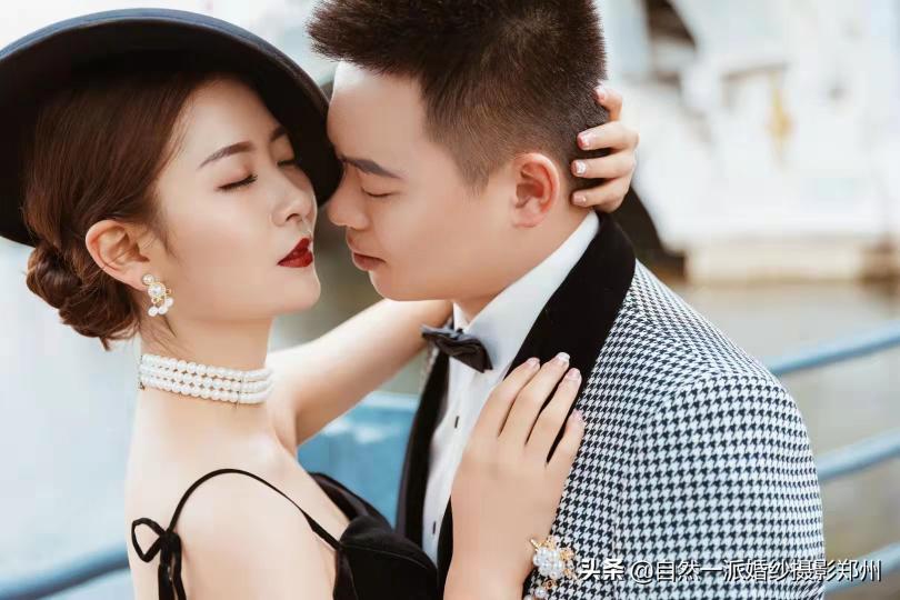 婚纱照一套多少钱（郑州摄影工作室报价）