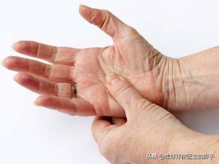 卧龙骨方多少钱一瓶（辟谣I晨起手指僵硬发胀）