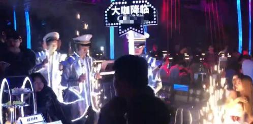 酒吧消费一般多少钱（有钱人去酒吧）