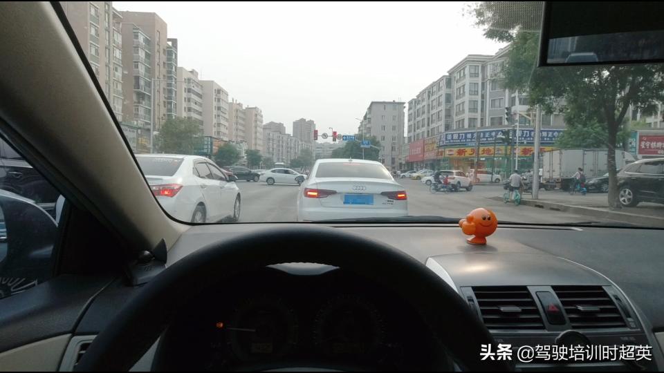 闯红灯扣几分罚多少钱2017（闯红灯的处罚标准）