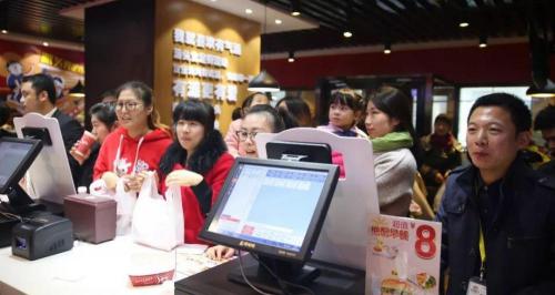 开个汉堡店得多少钱（河南老板开汉堡店）