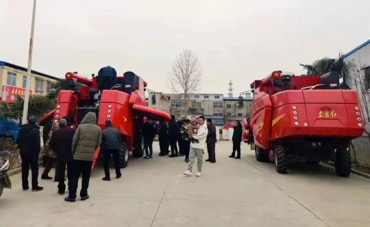 收麥子機器多少錢（由東方紅4LZ）
