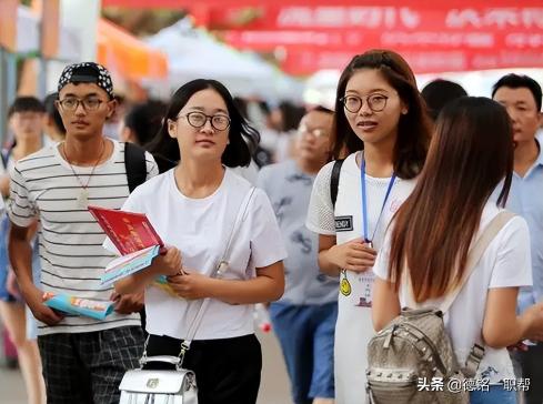 买个大专证要多少钱（成考大专需要花多少钱）
