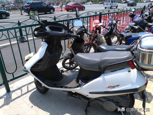 2017年豪爵悅星多少錢（網上的踏板摩托車才2000多元一臺）