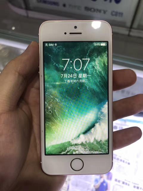 二手苹果se64g多少钱（大家来估价）