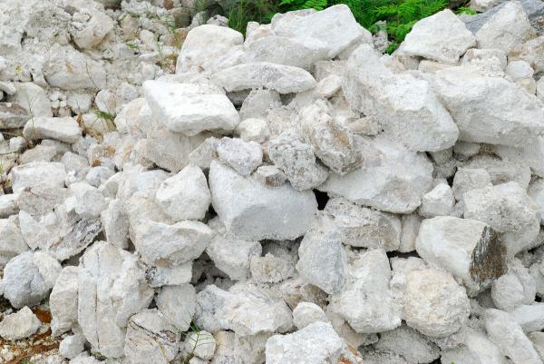 生石灰块价格（普通生石灰和高纯氧化钙有啥区别）