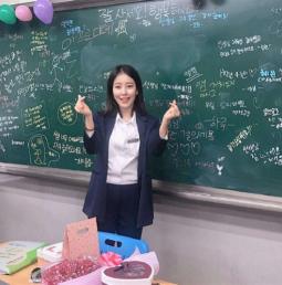 小學教師多少錢一個月(小學老師一個月工資有5000嗎)