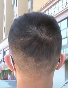 理發(fā)店價(jià)格表圖片（男子燙發(fā)竟被分成12個(gè)區(qū)收費(fèi)）