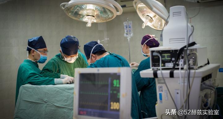 输氧气一天多少钱（住院61天花费104万）