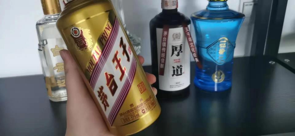 趵突泉白酒价格表一览（山东大哥晒过年喝的白酒）