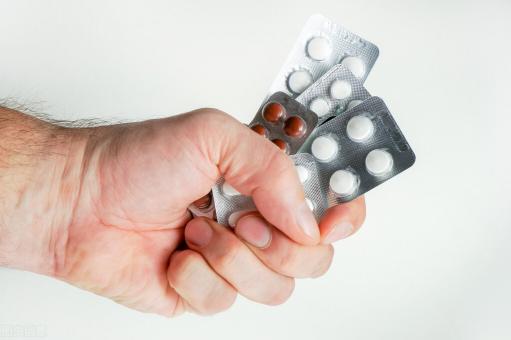 正规医院血的价格（他达拉非几块钱一片）
