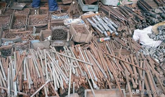 廢品鐵價格多少錢一斤（2021年11月18日廢金屬價格廢鐵廢不銹鋼廢鋁廢錫回收價格行情信息）