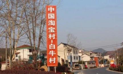 空姐卖多少钱一个月（马航46岁空姐卖榴莲暴富）