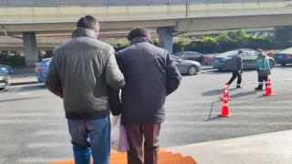 lnln手機多少錢（住在精神病院的天才兒子）
