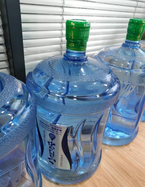 净水器的价格（喝桶装水和买净水器）