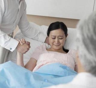 卞姑娘私密组合多少钱（很多医院安排男医生接生）