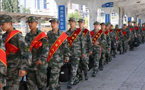报名参军需要多少钱（大学生当两年义务兵退伍可以拿多少钱）