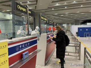 北京机场寄存行李多少钱（首都机场t2停车场怎么收费）