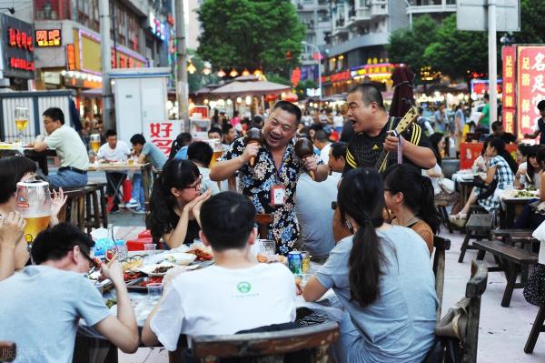 开个大排档需要多少钱（辽宁老板开大排档）