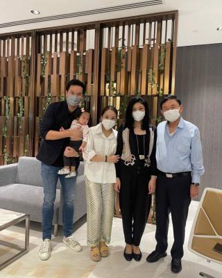 泰国香奈儿香水多少钱（54岁泰国前总理英拉探望他信）