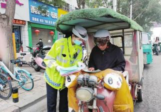 老人车四轮车价格图片（老人爱用的电动三）
