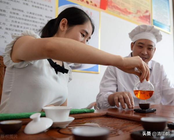 祁门红茶价格表及图片（哪种红茶最好喝最养胃）