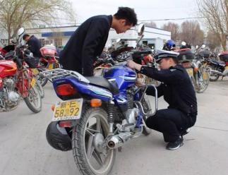 鈴木彎梁摩托車110價格（買摩托車能騎多少年）