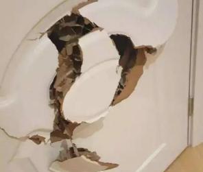实木烤漆门的价格一般是多少（实木门一套多少钱）
