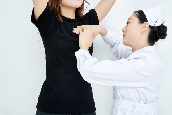 乳头凹陷整形价格（乳房重建术和乳房整形术如何选择）