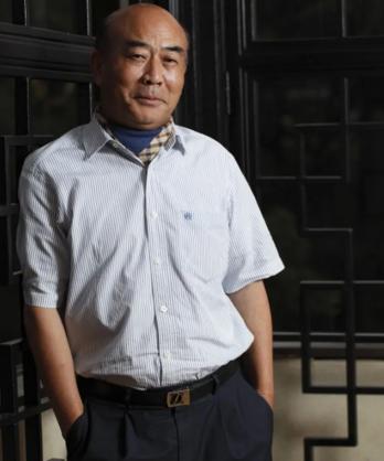 50年前老樟木箱子价格（建国后首个亿万富翁）