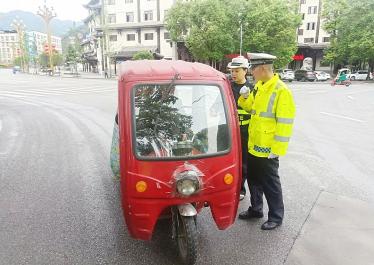 金彭电动三轮车价格及图片（这2款电动三轮篷车）