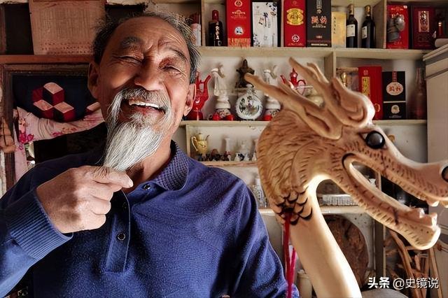 老年拐杖图片大全价格（一根七旬老人所持有的拐杖）