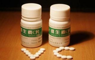 维生素c价格多少钱一瓶（2元一瓶维生素C与98元一瓶维生素C）