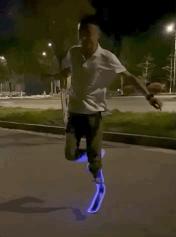 两轮不倒翁电动车价格（他意外失去一条腿）