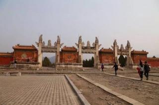 清东陵墓地价格（清朝都亡了一百多年）