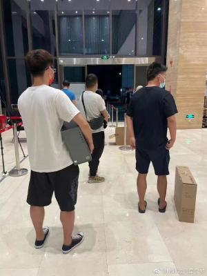 暴力熊价格（8000块钱打造一台最快跑路的十二代办公主机）