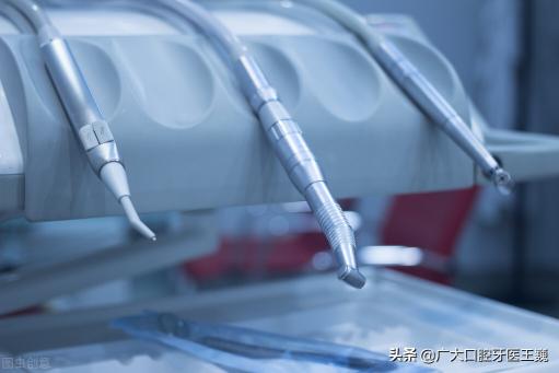 活动假牙价格（活动假牙和种植牙哪一个性价比更高）