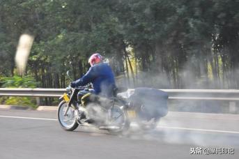 摩托车烟筒价格（摩托车排气管为何会冒）